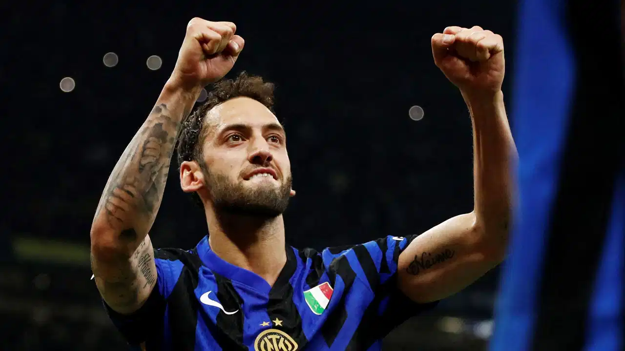 Galatasaray iddialarına yanıt verdi! Hakan Çalhanoğlu’ndan dikkat çeken transfer açıklaması