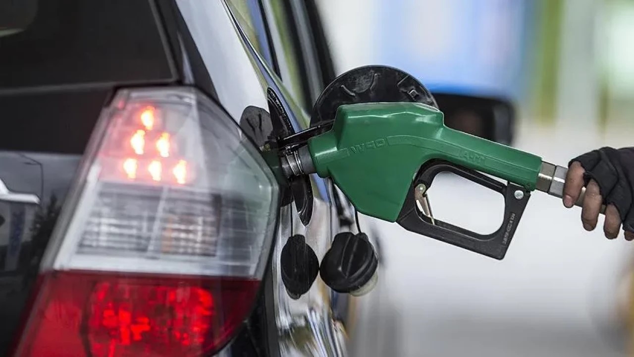 İktidara Yakın Gazeteden Kritik İddia: İsrail-İran Gerilimi Akaryakıta Çifte Zam Getiriyor!