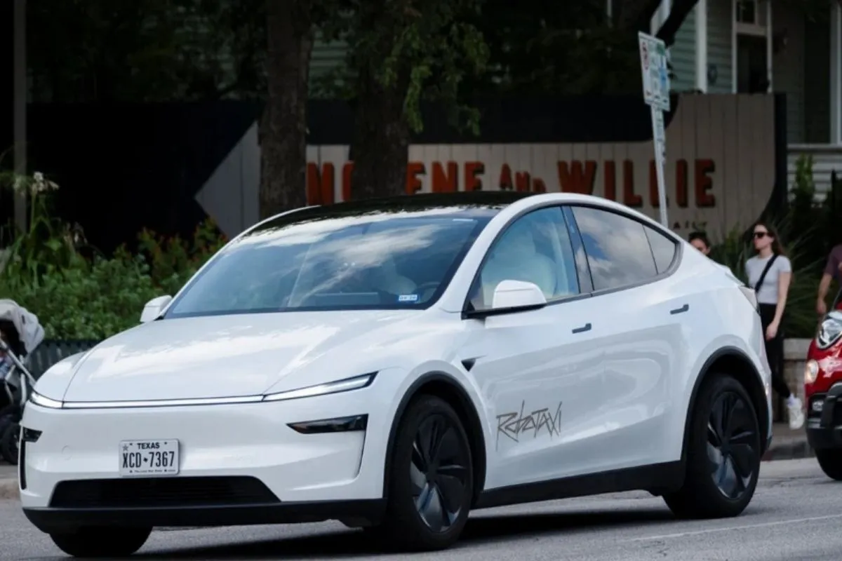 Tesla, Robotaksi Hizmetine Austin’de Resmen Başladı: Cybercab’ler Yolda